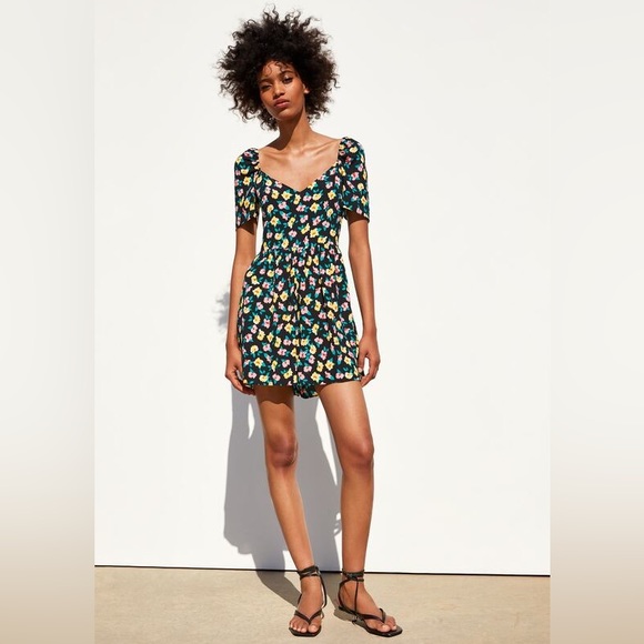 Zara Floral Print Short Sleeve Mini Short Romper Black Size M NEW - Picture 2 of 5